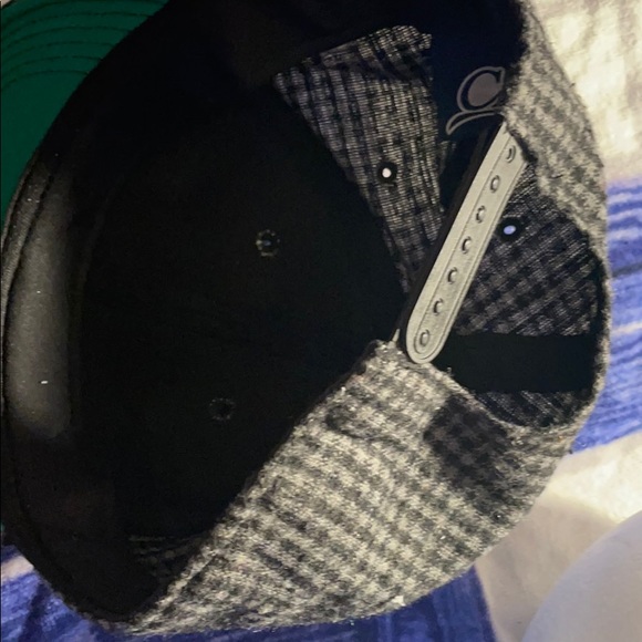 Original Chuck snap back hat black and gray - Picture 6 of 6